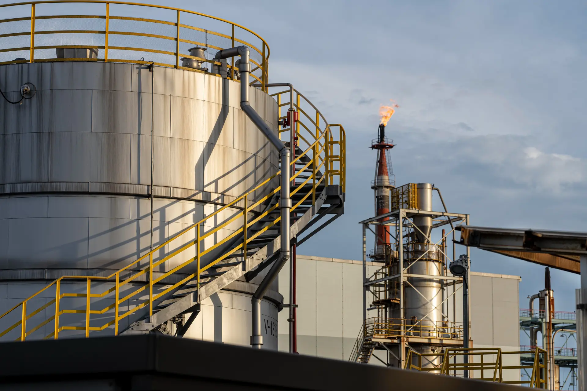 Gas processing unit temperature monitoring